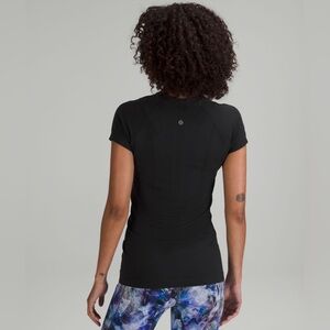 Lululemon Black Swiftly Tech 2.0 Short Sleeve Hip Length Shirt